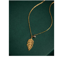 Load image into Gallery viewer, Leaf S/Steel Pendant and Chain
