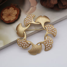 Load image into Gallery viewer, Vintage Floral Brooch
