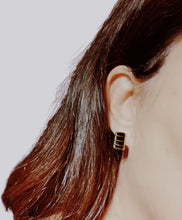Load image into Gallery viewer, Minimal Gold Black earrings
