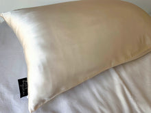 Load image into Gallery viewer, Cream Caress 100% Silk Pillowcase
