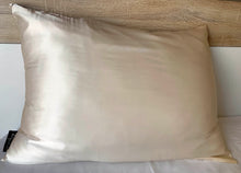 Load image into Gallery viewer, Cream Caress 100% Silk Pillowcase
